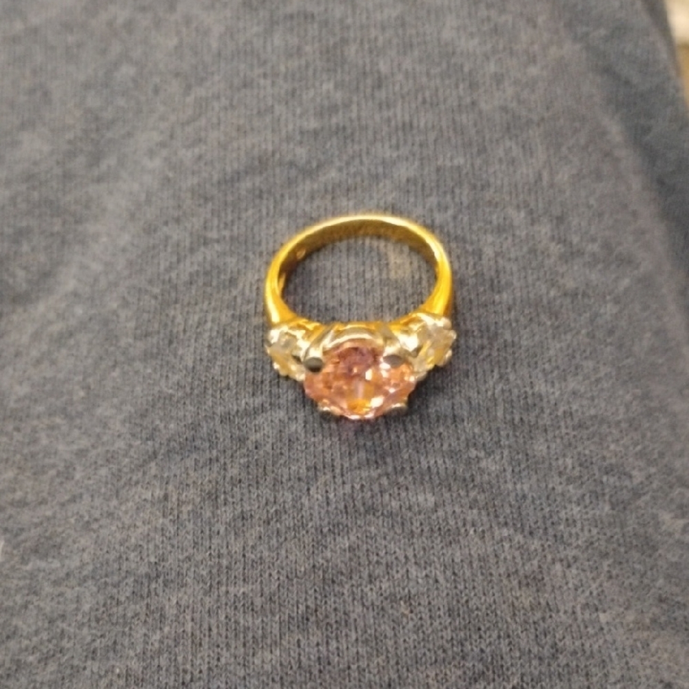 Elegant Gold and Pink Stone Ring